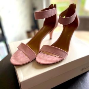 Woman sandals good condition Pre owned